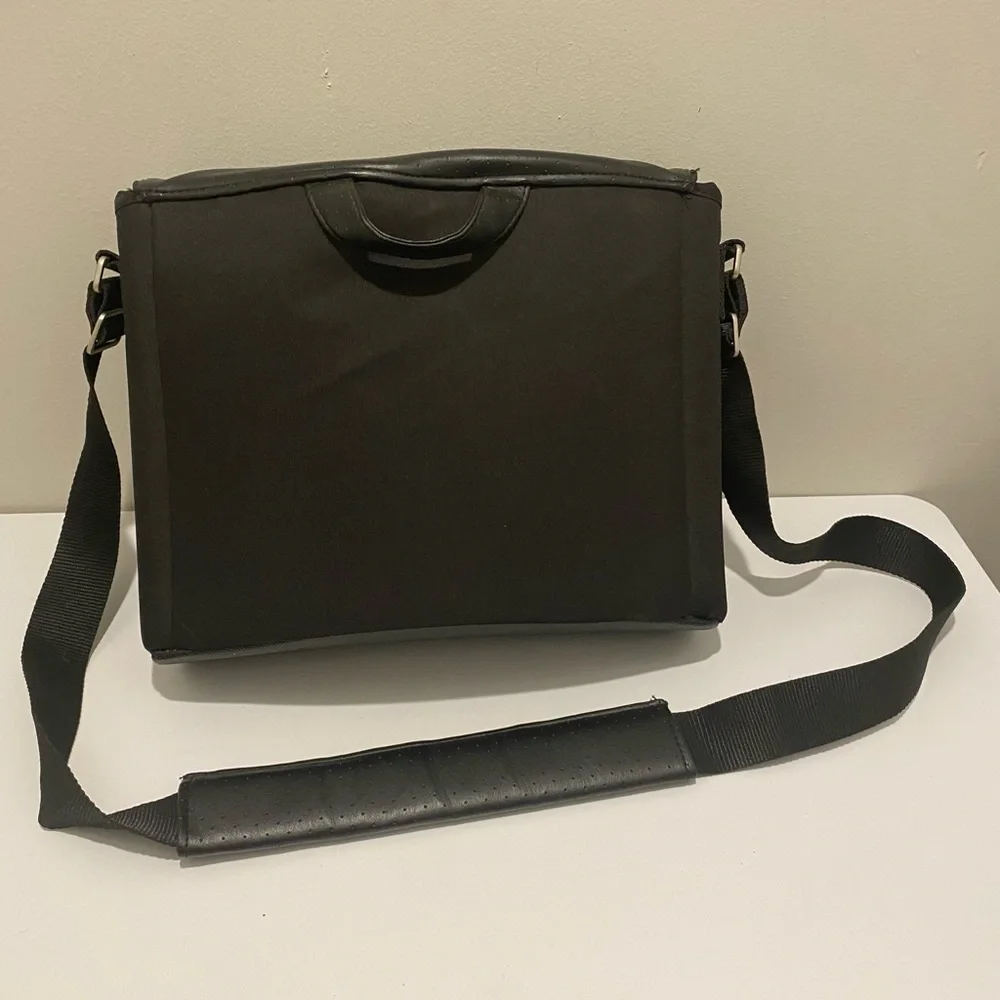 Bose SoundDock Black Zip Carrying Portable Travel Case with Shoulder Strap EUC